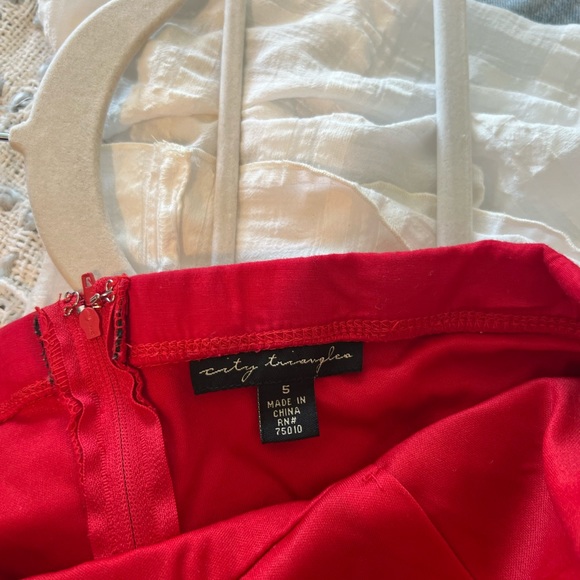 Red strapless dress - Picture 2 of 3